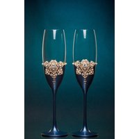 Marineblau Hochzeitsflöten Blaue Hochzeitsgläser Sektgläser Braut Bräutigam Glas Blau Gold Toastflöten Jubiläum von WeddingTableStudio