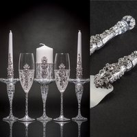 Personalisierte Hochzeit Flöten Kuchen Server Messer Weiße Einheit Kerze Set Weiß Silber Braut Bräutigam Gläser Champagner von WeddingTableStudio