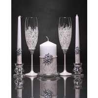 Personalisierte Weiße Hochzeit Flöten Einheit Kerze Set Weiß Champagner Braut Bräutigam Gläser Kerzen von WeddingTableStudio