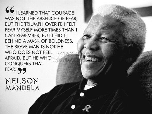 Wee Blue Coo LTD I Learned That Courage Nelson Mandela BW Typography Quote 12x16 Poster Schwarz-Weiß-Bild Typografie Zitat von Wee Blue Coo