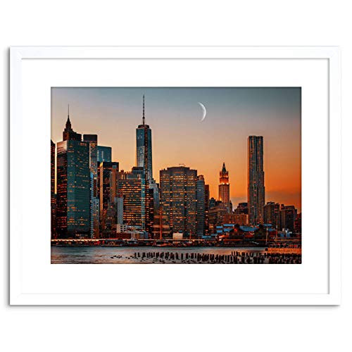 The Art Stop PHOTO CITYSCAPE NEW YORK CITY USA MOON OVER MANHATTAN FRAMED PRINT F97X5494 von Wee Blue Coo