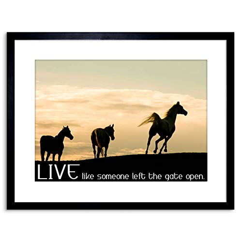 The Art Stop QUOTE HORSES LIVE LIKE SOMEONE LEFT GATE OPEN FRAMED PRINT F97X3652 von Wee Blue Coo
