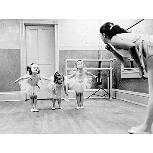 Wee Blue Coo Vintage Fotografie Ballett Schule Tanzkurs Kinder Leinwanddruck von Wee Blue Coo