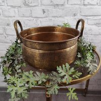 Jardiniere Messing Übertopf Griffe Rund Blütenmuster Ornamente Antik Französisch Pflanzgefäß Goldgelb Blumentopf Garten Vintage Pflanztopf von WeeNTAGE