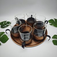 Set 6 Teegläser Mit Tablett Kupfer Hammerschlag Midcentury Vintage Teeglas-Set Serviertablett Spage Age Set 6 Teegläser Mit Tablett Kupfer Hammerschlag Midcentury Vintage Teeglas-Set Serviertablett Spage Age von WeeNTAGE