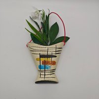 Wandvase Bay Keramik Form 327 Abstraktes Motiv Hängevase West German Pottery 1960Er Mid Century Tütenvase String Era Vase Vintage Rockabilly von WeeNTAGE