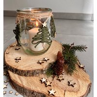 Weihnachtliches Windlicht, Kerzenhalter Mit Tannenbäumen Aus Makramee von WeekendMakramee
