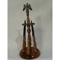 Vintage Gezackte Steakmesser-Set, American Eagle Messer-Set, Runde Holzmesser Set, 6 Messer Mit Ständer, Edelstahl Aus Japan Vintage Gezackte Steakmesser-Set, American Eagle Messer-Set, Runde Holzmesser Set, 6 Messer Mit Ständer, Edelstahl Aus Japan von WeekendsWithBernie