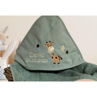 Badetuch Handtuch Mit Kapuze Für Babys Und Neugeborene Babygeschenk Zur Geburt Taufe Name Bestickt Personalisiert Motiv Giraffe O.ä von WeinbergerDesign