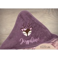 Kapuzenhandtuch Babygeschenk Reh Mit Name Personalisierbar Geschenk Zur Taufe Geburt Bestickt Mädchen Kapuzenbadetuch Babybadetuch Handtuch von WeinbergerDesign