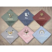 Kapuzenhandtuch Mit Namen Badetuch Baby Handtuch Babybadetuch Personalisiert Bestickt Mädchen Junge von WeinbergerDesign