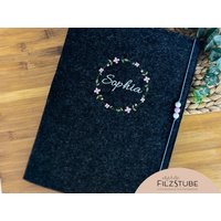 Zeugnismappe Mädchen Inkl. Sichtbuch A4 Filz Bestickt Mit Name Geschenk Einschulung Schulanfang Zeugnis Dokumentenordner Sammelmappe Zeugnismappe Mädchen Inkl. Sichtbuch A4 Filz Bestickt Mit Name Geschenk Einschulung Schulanfang Zeugnis Dokumentenordner Sammelmappe von WeinbergerDesign