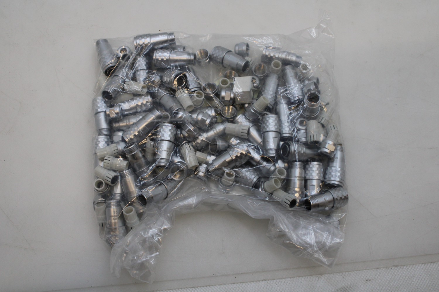 B-Ware Weipu SF1210/S4 I Rundstecker Kupplung gerade Rundsteckverbindung 40 STÜCK B-Ware Weipu SF1210/S4 I Rundstecker Kupplung gerade Rundsteckverbindung 40 STÜCK von Weipu