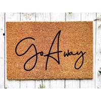 Go Away, Lustige Türmatte, Geschenk Zur Wohnungseinladung, Willkommensmatte, Schließgeschenk, Hochzeitsgeschenk von WelcomeIshDoormats