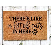 Lustige Katzen-Türmatte, Coir-Türmatte, Wohndeko - Geschenk, Neues Zuhause Willkommensmatte, Katzengeschenke, Katzenliebhaber Outdoor-Türmatte von WelcomeIshDoormats