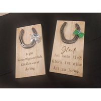 Glücksbringer Brett Mit Spruch Und Hufeisen von WeldedShop