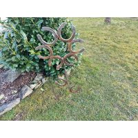 Rustikale Sonnenblume Aus Hufeisen - Einzigartige Gartendekoration Edelrostdekoration Edler Gartenstecker Absolutes Unikat von WeldedShop