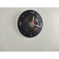 Uhr Für Autoliebhaber Oder Tuningfreunde Aus Einer Kupplungsreibscheibe Handgemacht Und Ein Absoluter Blickfang von WeldedShop