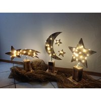 Warme, Stilvolle Einzigartige Weihnachtsbeleuchtung Im Wohnzimmer, Fenster Oder Auf Der Kommode in Form Einer Sternschnuppe, Mond Stern von WeldedShop