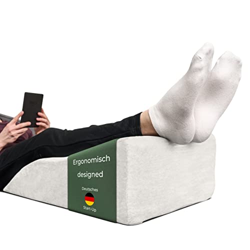 Ergonomisches Venenkissen zum Beine hochlagern - Beinauflage zum Beine hochlegen - Beinhochlagerungskissen - Keilkissen Stützkissen für Beine & Knie ideal als Lymphkissen und Venenkeil für beide Beine von WELL B4