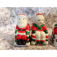 Vintage Handbemalte Mr. Und Mrs. Claus Sitzende Salz Pfefferstreuer von WellKissMyGlass