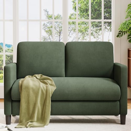 Sofa 2 Sitzer Klein, 130cm Cord Mini Couch Klein, Gemütliches kleines Sofa für Jugendzimmer, Werkzeugfreies Aufstellen von Minisofa, 2er Sofas und Couchs aus Vollholz, Kleine Sofas Wohnzimmer, Grün von Welzona