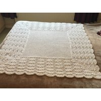 Wunderschöne Weiße Handgestrickte Baby-Schal Wunderschöne Weiße Handgestrickte Baby-Schal von WendiesWeeWoolies