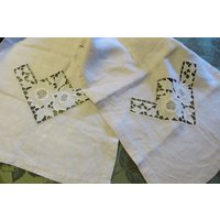 Vintage Leinen Läufer Offene Arbeit Stickerei, Gezeichnete Arbeit, Cut Work // Cremeweißes Leinen 120 X 40 cm Wedding Linens von WendyHuntersWindow