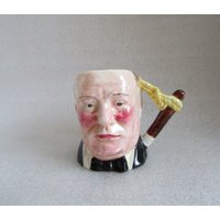 Check Sale Details Vtg Hanley English Ware Mini Toby Becher Krug Figural Handgemalter Churchill C 1940 von Wendyleez