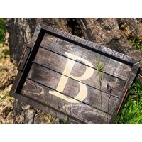 Individuell Gestaltetes Tablett Aus Gebeiztem Walnussholz Mit Monogramm | Rustikales Serviertablett Holztablett Griffen Individuell Gestaltetes Tablett Aus Gebeiztem Walnussholz Mit Monogramm | Rustikales Serviertablett Holztablett Griffen von Wenfarmdesigns