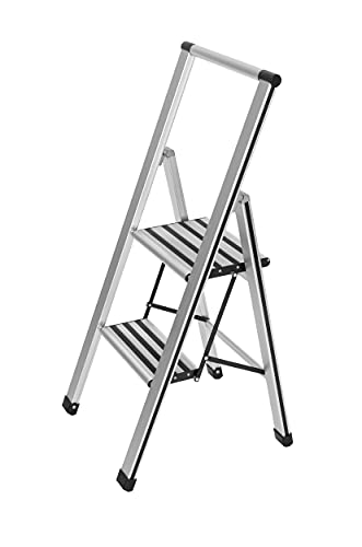 WENKO Leichte Aluminium Trittleiter mit 2 Stufen für 50 cm höheren Stand, rutschsichere XXL-Stufen, Design Klapptrittleiter, TÜV Süd Zertifiziert, 44 x 101 x 5,5 cm, Silber matt von WENKO