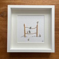 Kieselsteinbild Vögel Auf Zaun Kieselsteinbild Vögel Auf Zaun von Werbeschneckenart