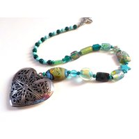 Fensterschmuck Deko Fensterkette Herz Silbern Türkis von WerkstattAmApfelbaum