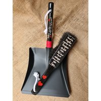 Besen - Handbesen -Kehrsets Aufgemotzt Handarbeit Witzig Geschenkidee Unikate Sweeping Set Funny Personalisiert Polterabend von Werkstattheldin
