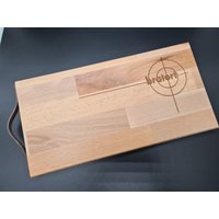 Geschenk Schneidebrett Tatort Geschenkidee Männergeschenk Küche Vesperbrett Personalisiert Holz Unikat Handarbeit Hochzeit Geschenk Schneidebrett Tatort Geschenkidee Männergeschenk Küche Vesperbrett Personalisiert Holz Unikat Handarbeit Hochzeit von Werkstattheldin