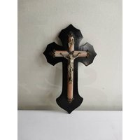 Antikes Art Deco Kruzifix Helles Holz Auf Braun-Schwarzem Mit Metall Christus 1920Er Jahre | Holzkruzifix von Werlie
