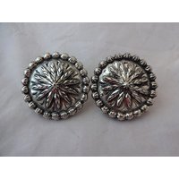 Neues Paar Antiqued Sierra Flower Beere Hansen Western Zahnrad Loop Back Conchos Pferd Tack Hardware Schal Schiebezaum von WestCoastTack