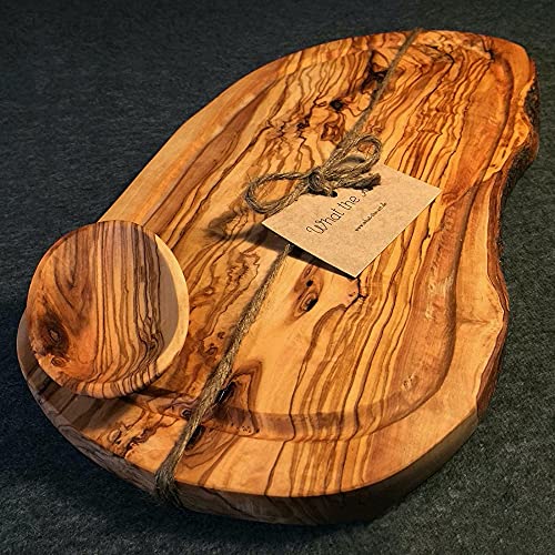 What the Art!® Olive Wood «Rustic» Gr. XXL | Olivenholz Schneidebrett + Dip-Schälchen | Handarbeit | ca. 43-45 x 17-23 x 2 cm | Käsebrett - Hackbrett - Tranchierbrett - Servierbrett von What the Art!