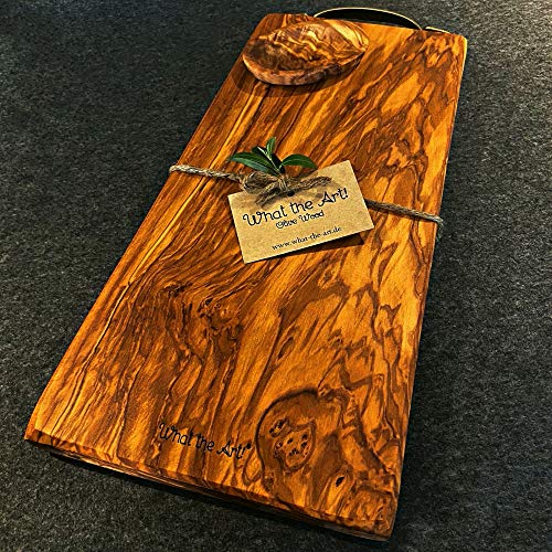 What the Art!® Olive Wood «Vintage» Gr. XL | Olivenholz Schneidebrett mit Messing-Griff + Dip-Schälchen | Handarbeit | ca. 40 x 17-20 x 2 cm | Käsebrett - Hackbrett - Tranchierbrett - Servierbrett von What the Art!