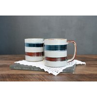 Set | 2 Vintage Midcentury Gestreifte Tassen, Braun & Marine Otagiri Steinzeug Kaffeebecher von WheatlandExchange