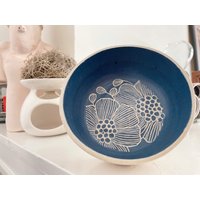 Hellblaue Blumen Design Keramik Schale, Ringschalenhalter, Kleiner Keramikbehälter, Töpferkunst von WheelThatUp