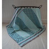 Baby Decke Im Patchwork-Stil Mit Grauen Chevron Streifen, Grau Und von WhenTheyWake