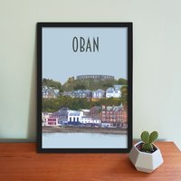 Oban Travel Poster - Retro Vintage Stil Schottland Kunstdruck, Kunstwerk, Haushaltsware, Postkarte Mit Dem Mccaig's Tower, Oban von WheresClare