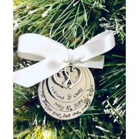 Custom Weihnachtsschmuck Nicht Mehr Zwei Sondern Ein Hochzeitsdatum Jubiläum Datum Erstes Weihnachten Verheiratet Mark 10 8 Bibel Vers Ornament von WhirlyBirdDesigns