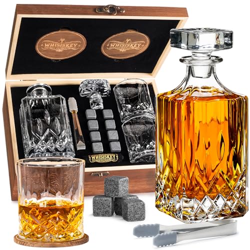 Whiskey - Whiskey Karaffe - Klassische Holzbox - Dekanter - Whiskey Karaffen Set - 700 ml - Geschenke für Männer - Inkl. 2 Whiskey Gläser, 8 Whiskey Steine, Untersetzer und Zange von Whisiskey