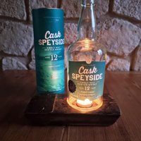 Windlicht Speyside Cask Whiskyflasche Auf Fassdaube, Einzelstück von WhiskyDeko