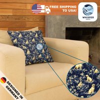 Whisperprint® French Toile Deep Blue Yellow Labrador Dog Style Print - Cottagecore Spun Polyester Square Pillowcase/Cover von WhisperPrintStore