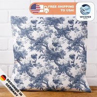 Whisperprint® French Toile Royal Blue Pug Dog Print Variant 1 /Cottagecore - Spun Polyester Square Pillowcase/Cover Perfect Gift von WhisperPrintStore