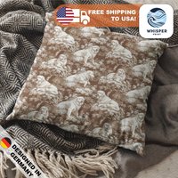 Whisperprint® French Toile Warm Woody Brown Great Pyrenees Dog Print - Royal Cottagecore Spun Polyester Square Pillowcase/Cover von WhisperPrintStore