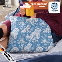 Whisperprint® Light Breeze Blue Golden Doodle Dog French Toile Print - Royal Cottagecore Spun Polyester Square Pillowcase/Cover von WhisperPrintStore